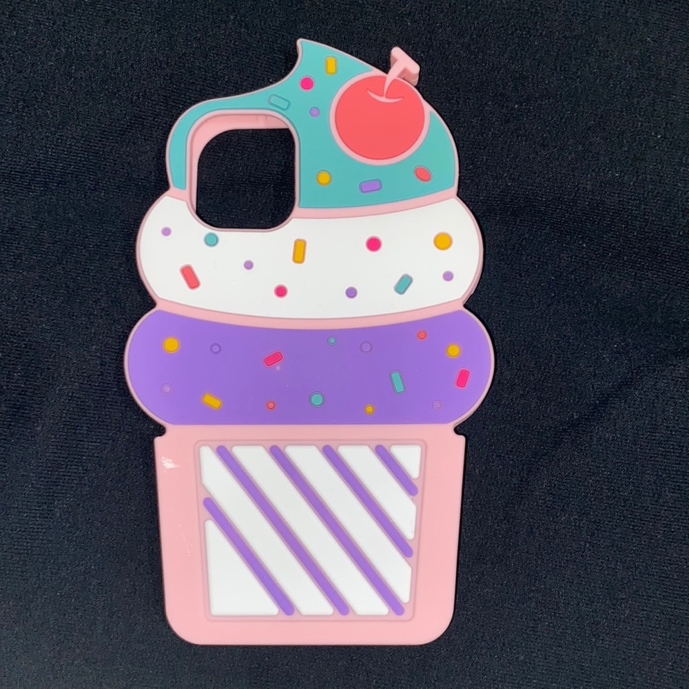 iPhone 11 Cupcake phone case